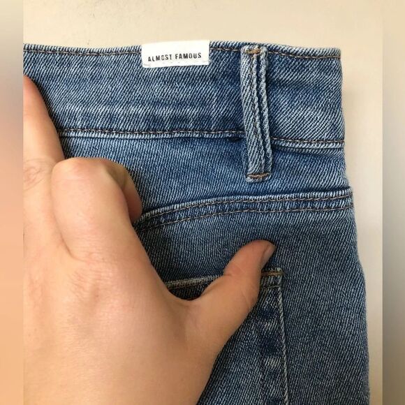 ✨ Almost Famous  | Distressed Jeans - Picture 5 of 5